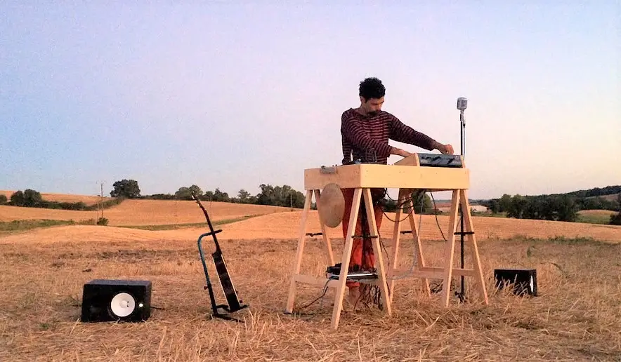 Carabine présente PAN PAN! au Boudu Pont – soirée DJ gratuite à Toulouse Adhoc en concert au Boudu Pont à Toulouse, performance électro organique mêlant humain et machine, programmation culturelle de janvier au bar Saint-Cyprien
